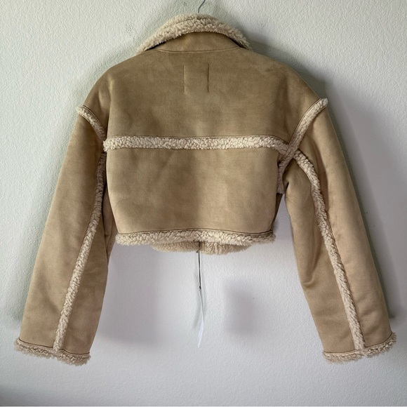 NWT ALO YOGA Faux Shearling Snowfall Cropped
Jacket - Woodland Tan SZ S - Picture 10 of 11